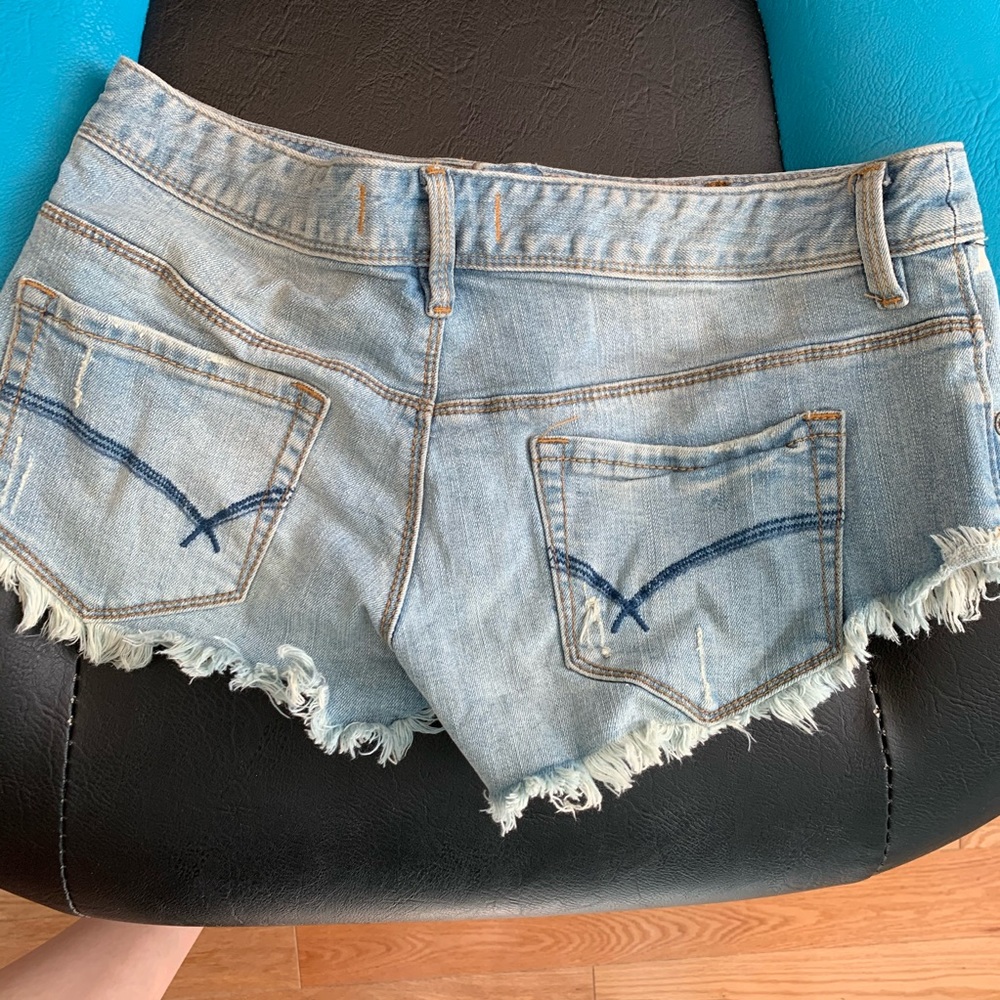Shorts - Picture 3 of 3